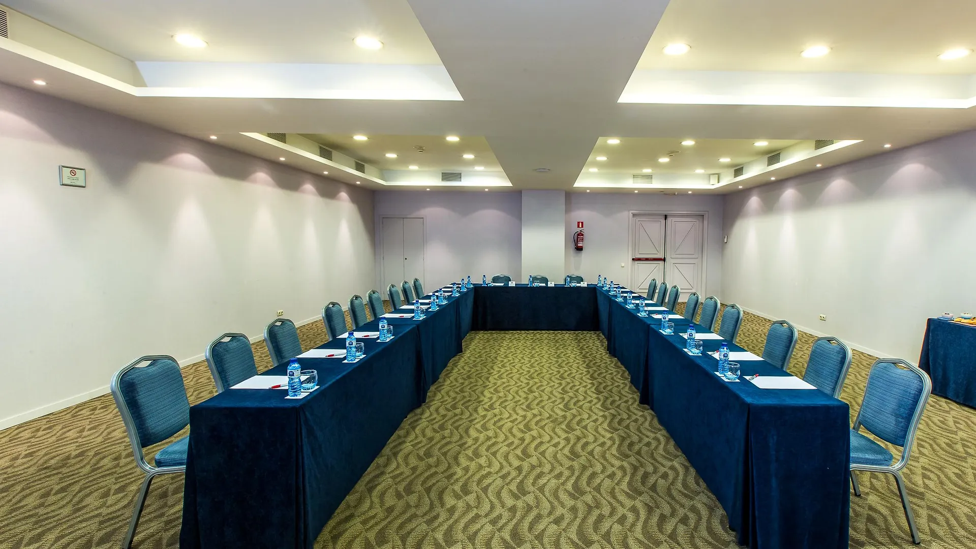 Leonardo Hotel Barcelona Gran Via 3*,