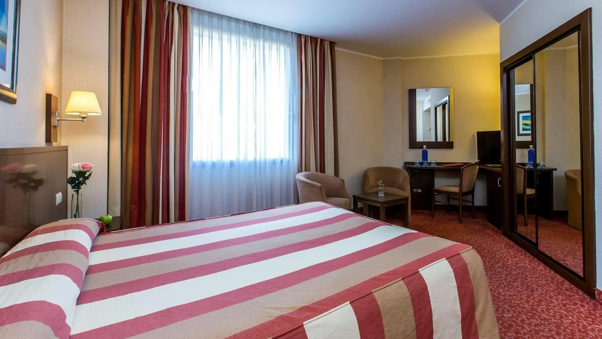 Leonardo Hotel Barcelona Gran Via 3*,  İspanya