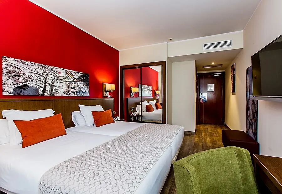 Leonardo Hotel Barcelona Gran Via 3*,